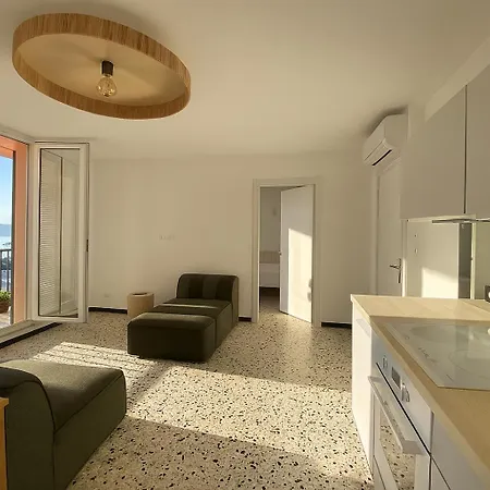Grand Traversant Et Lumineux, Vue Mer, Dernier Etage, Proche Du Centre-ville Ajaccio (Corsica)