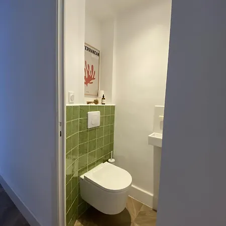 Gasthof Grand Traversant Et Lumineux, Vue Mer, Dernier Etage, Proche Du Centre-ville *